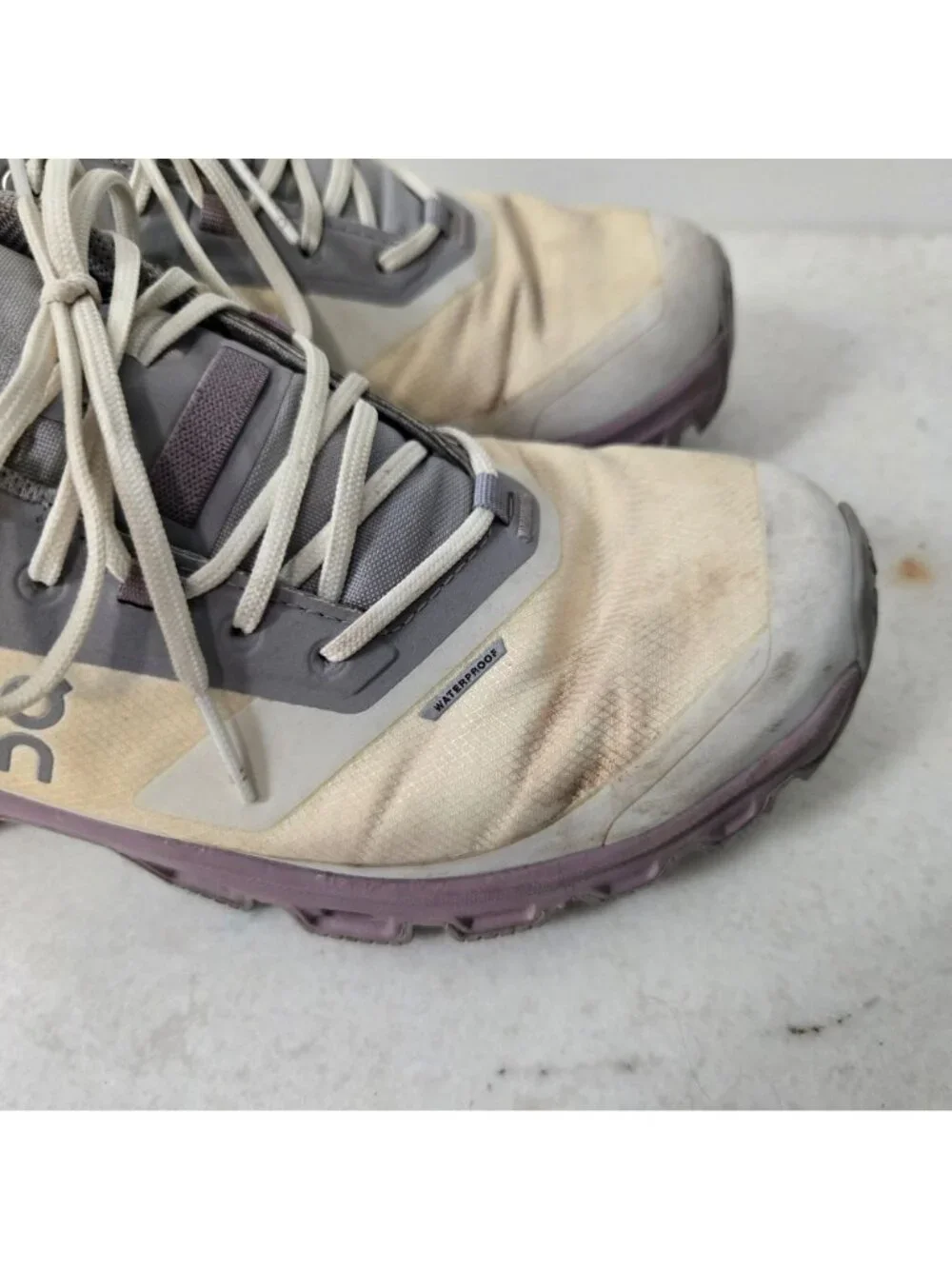 On Cloudventure Women's Size 7 Waterproof in Ice/Heron Running Shoes